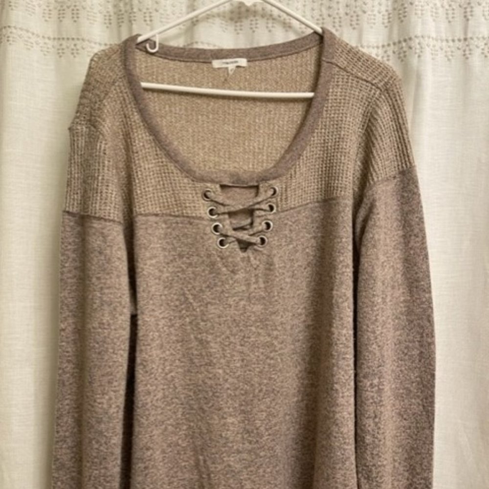 Maurices - Tan Pull over XXL